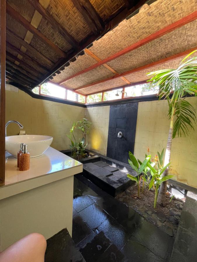 Zipp Bar Restaurant & Bungalows Gili Air Extérieur photo